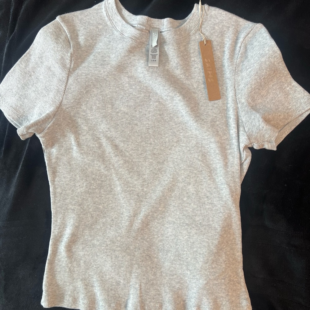 SKIMS Short Sleeve Ribbed Tee in Light Heather Gray